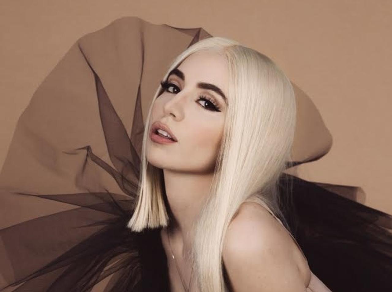 エイバ・マックス、シングル「ソー・アム・アイ」をリリース!MVも解禁