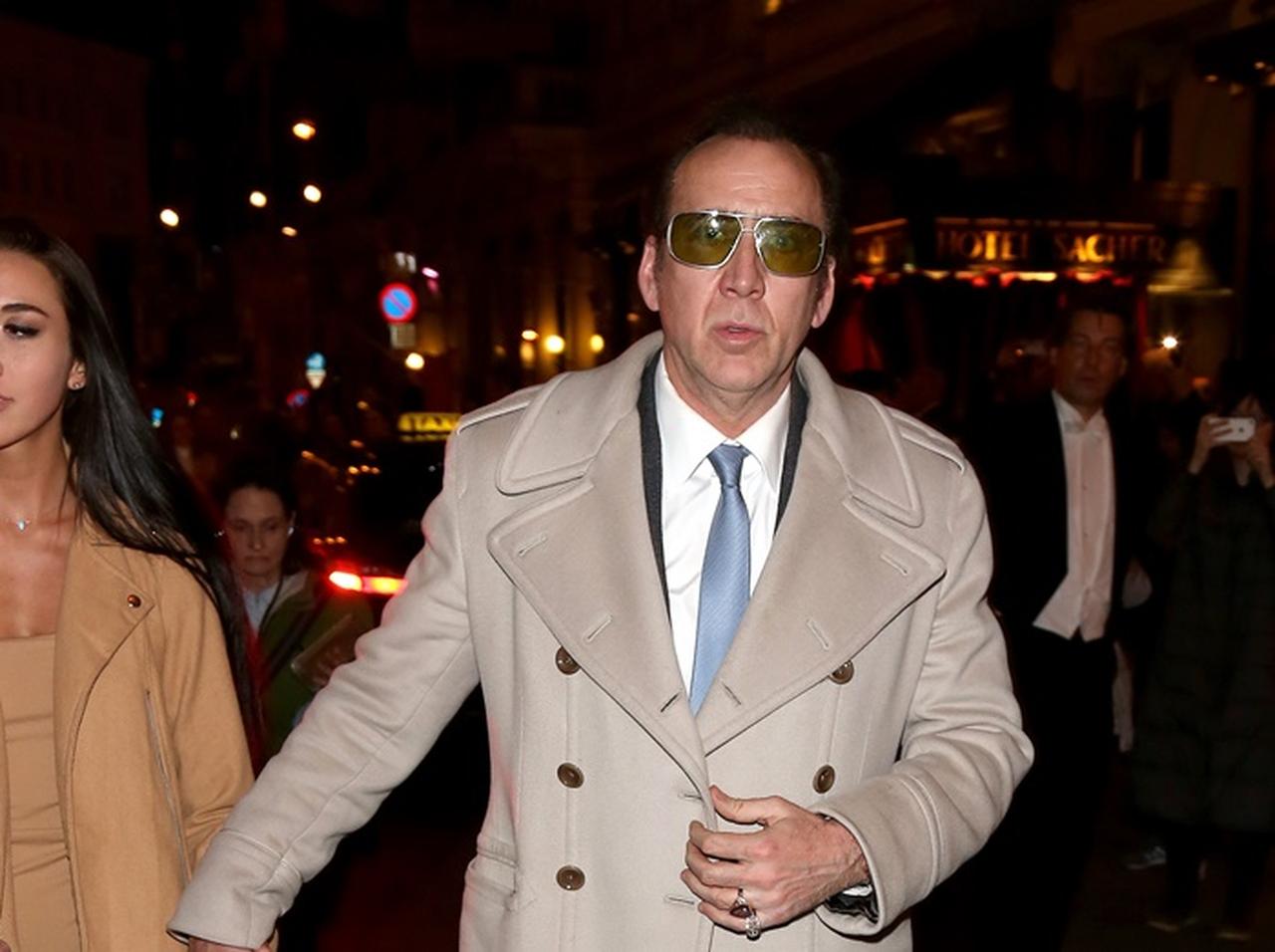 ニコラス・ケイジ、日本人と結婚する1ヵ月前に「別の女性」と手つなぎデート