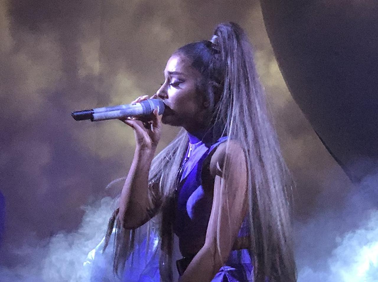 アリアナ・グランデ、故マック・ミラーを「粋な方法」でツアーに参加させる