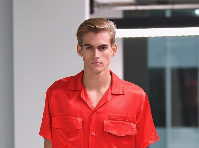 シンディ・クロフォードの19歳息子、モデルのプレスリー・ガーバーが飲酒運転