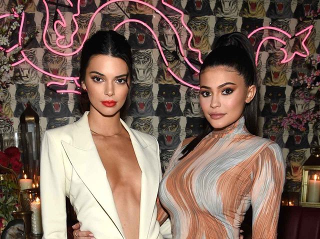 カイリー・ジェンナー、姉ケンダルとコラボコスメを出さない理由とは？