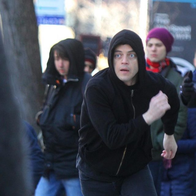 ラミ・マレック、ホームレスと衝突して全力逃走【写真アリ】