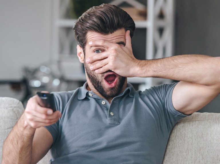 美人キャスターの衣装の一部が「男性器」にしか見えないとお茶の間が赤面