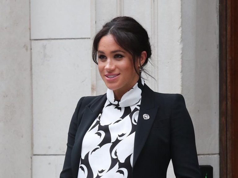 メーガン妃、ミニ丈のワンピースで「あること」をして禁断のゾーンが露わに