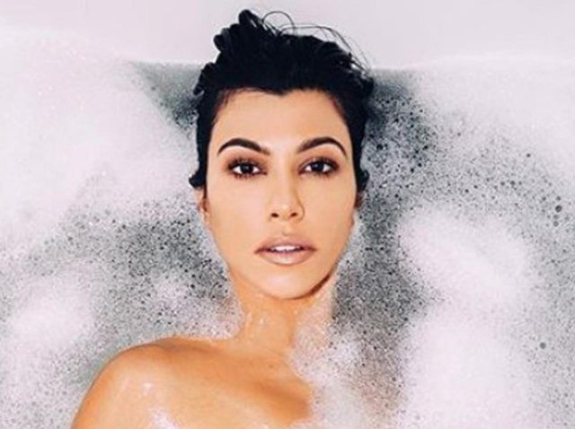 コートニー・カーダシアン、渾身の「泡風呂ヌード」がどこか変