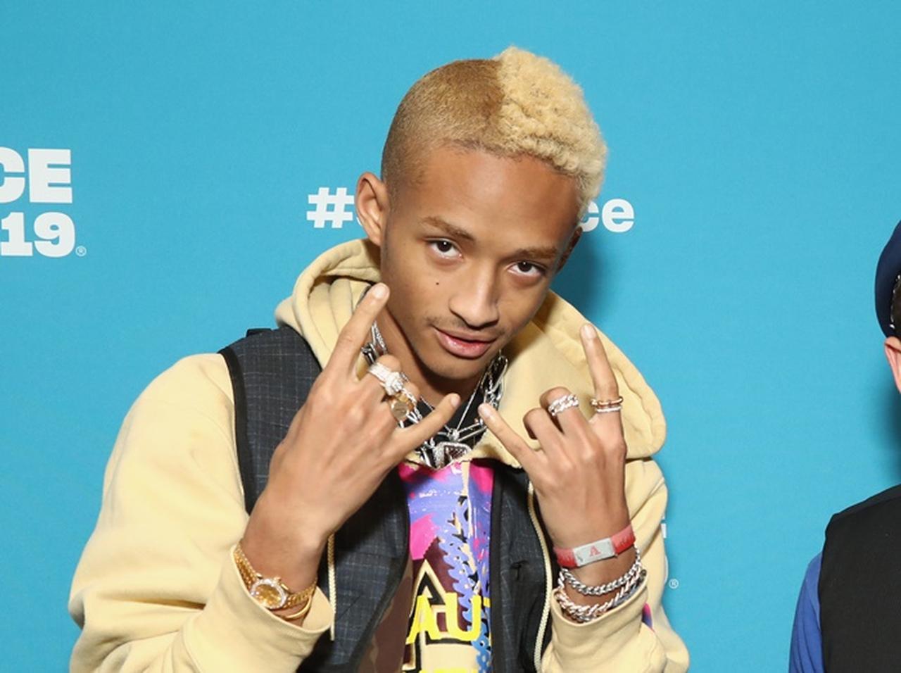 ジェイデン・スミス、「謎の女性」とキスしているところをパパラッチ