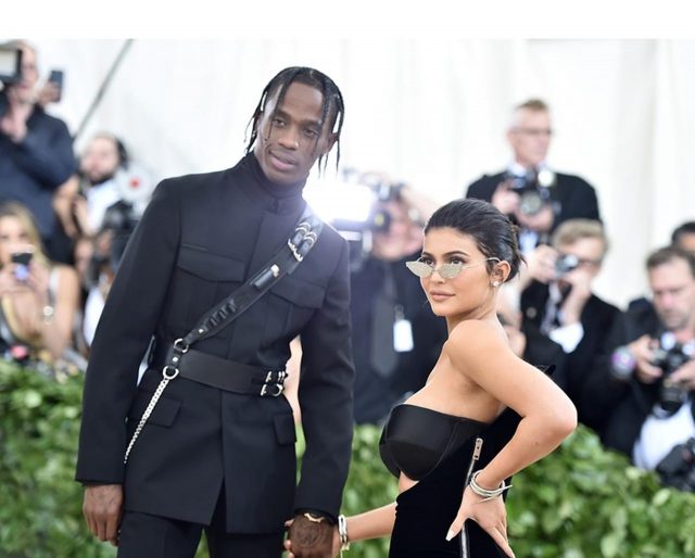 トラヴィス・スコット、「洋服」でカイリー・ジェンナーへの愛を表現