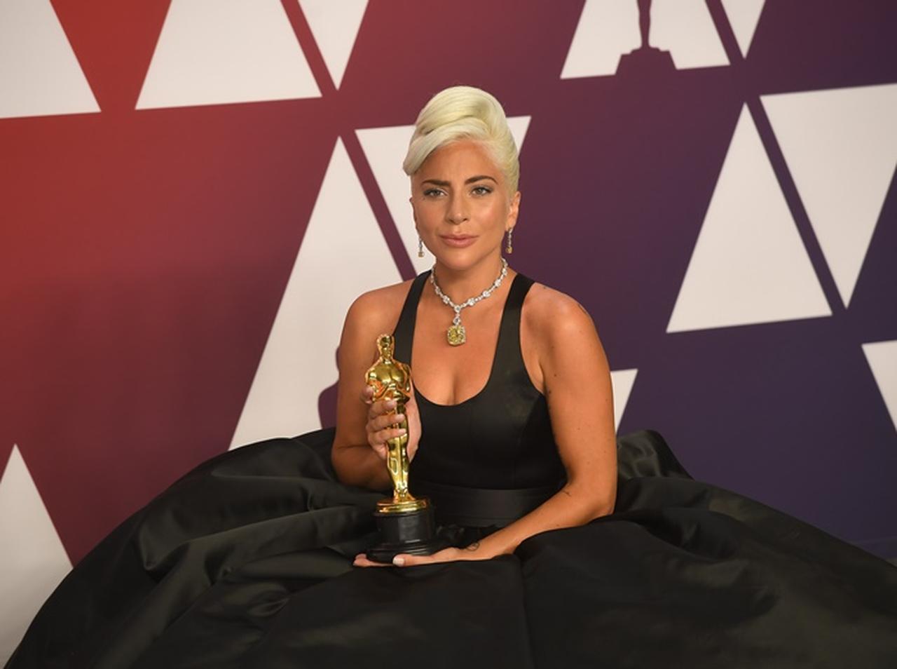 レディー・ガガ、ある意味で妊娠説を「認める」