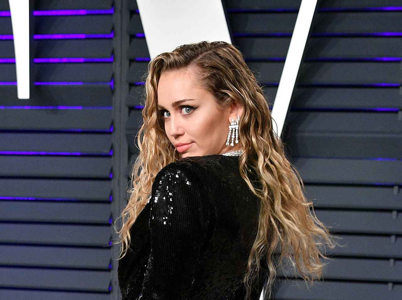 セレーナ、デミ、ニック、ディズニー仲間がマイリーのインスタに反応