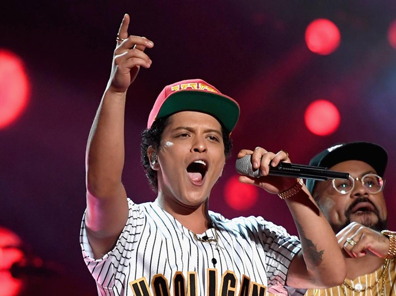 ブルーノ・マーズ、「こういう奴嫌い」と毒づいた矢先に“同じこと”をする