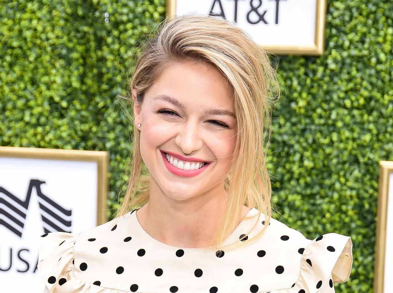 メリッサ・ブノワがスーパーガール姿でダンスを踊る動画が可愛すぎる