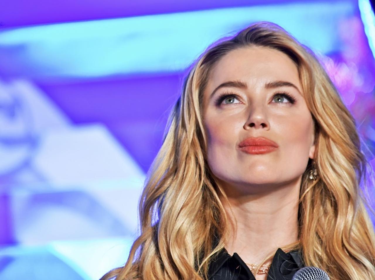 『アクアマン』アンバー・ハード、「女性が好き」と知って涙した両親に変化