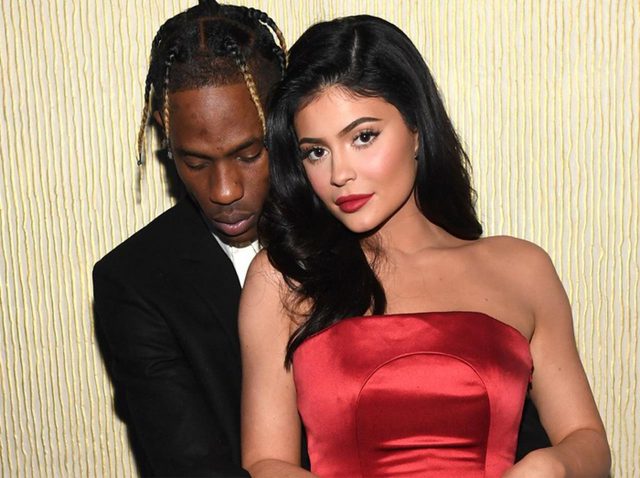 カイリー・ジェンナーの「透けブラ」写真に恋人が“柄にもない”反応