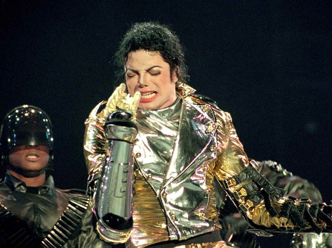 マイケル・ジャクソンの曲が放送禁止に？児童虐待疑惑で広がる混乱