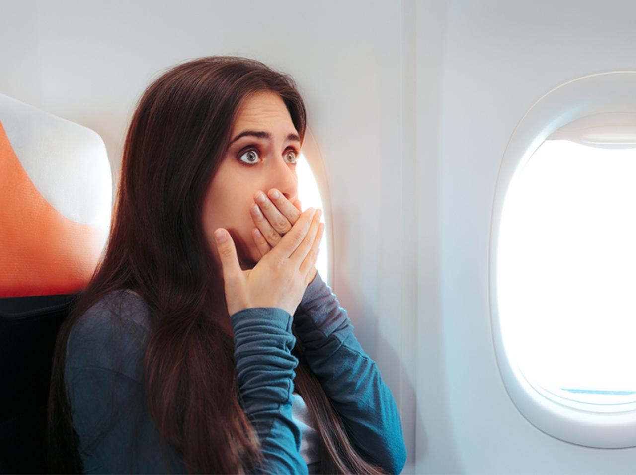 「他のお客様のご迷惑に」飛行機から追放されかけた女性の服装に賛否