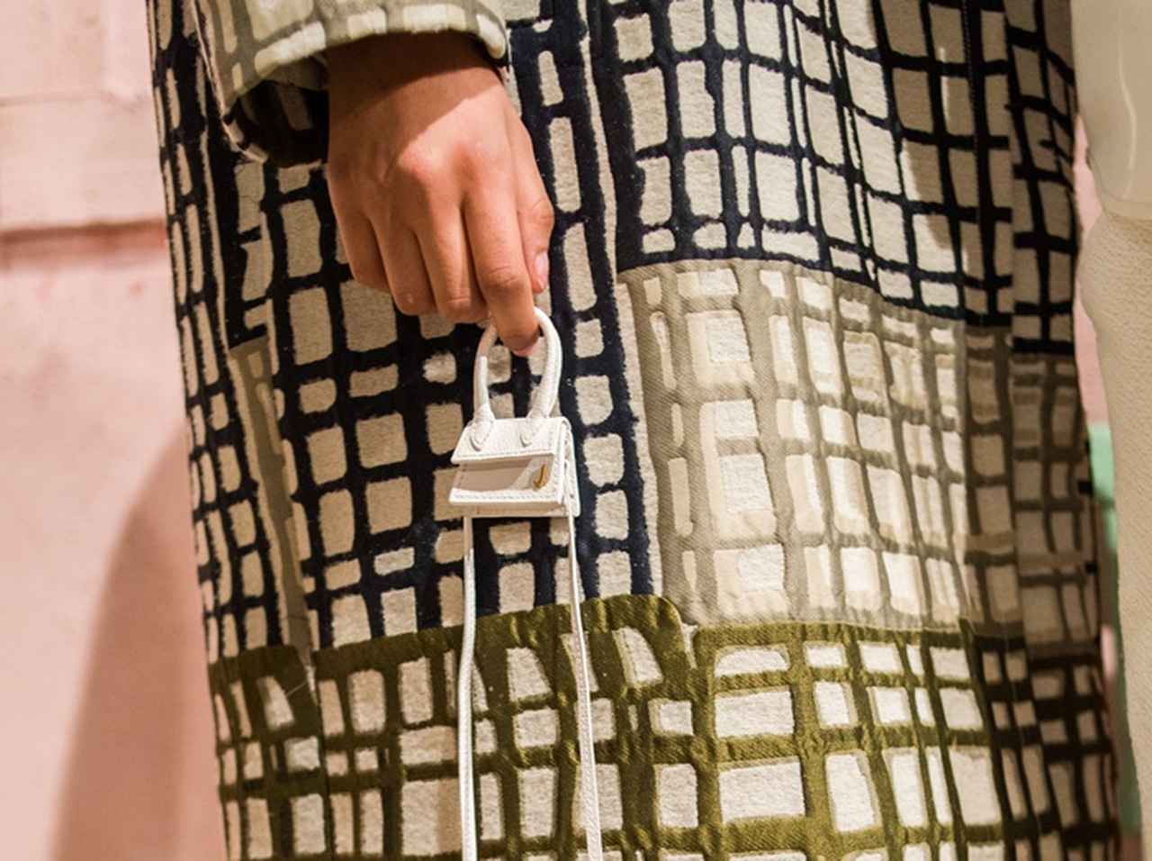 何も入らない「マイクロバッグ」がさらに進化してネット民騒然