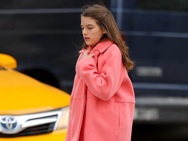 トム・クルーズの愛娘スリ・クルーズ、成長感じる「春色リップ」でお出かけ