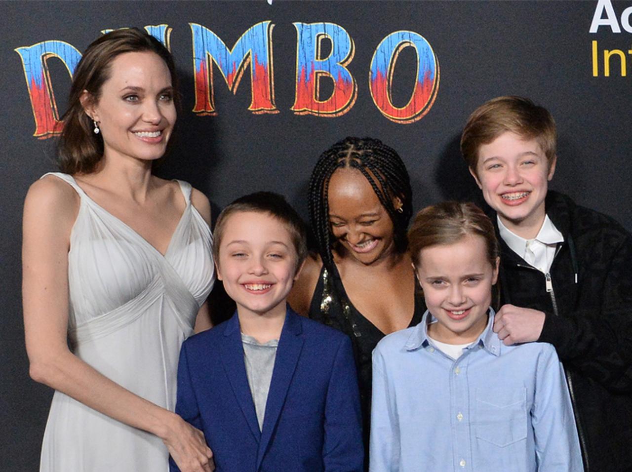 アンジェリーナ・ジョリー、『ダンボ』プレミアで1年ぶりの美ドレス姿披露