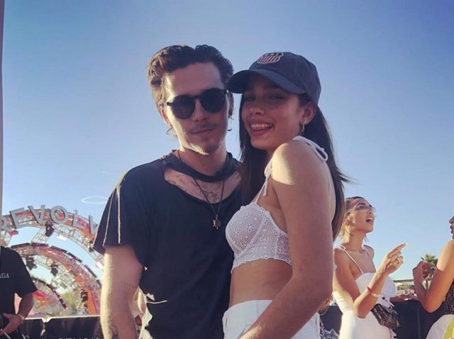 ブルックリン・ベッカム、恋人とコーチェラでキス連発【写真アリ】