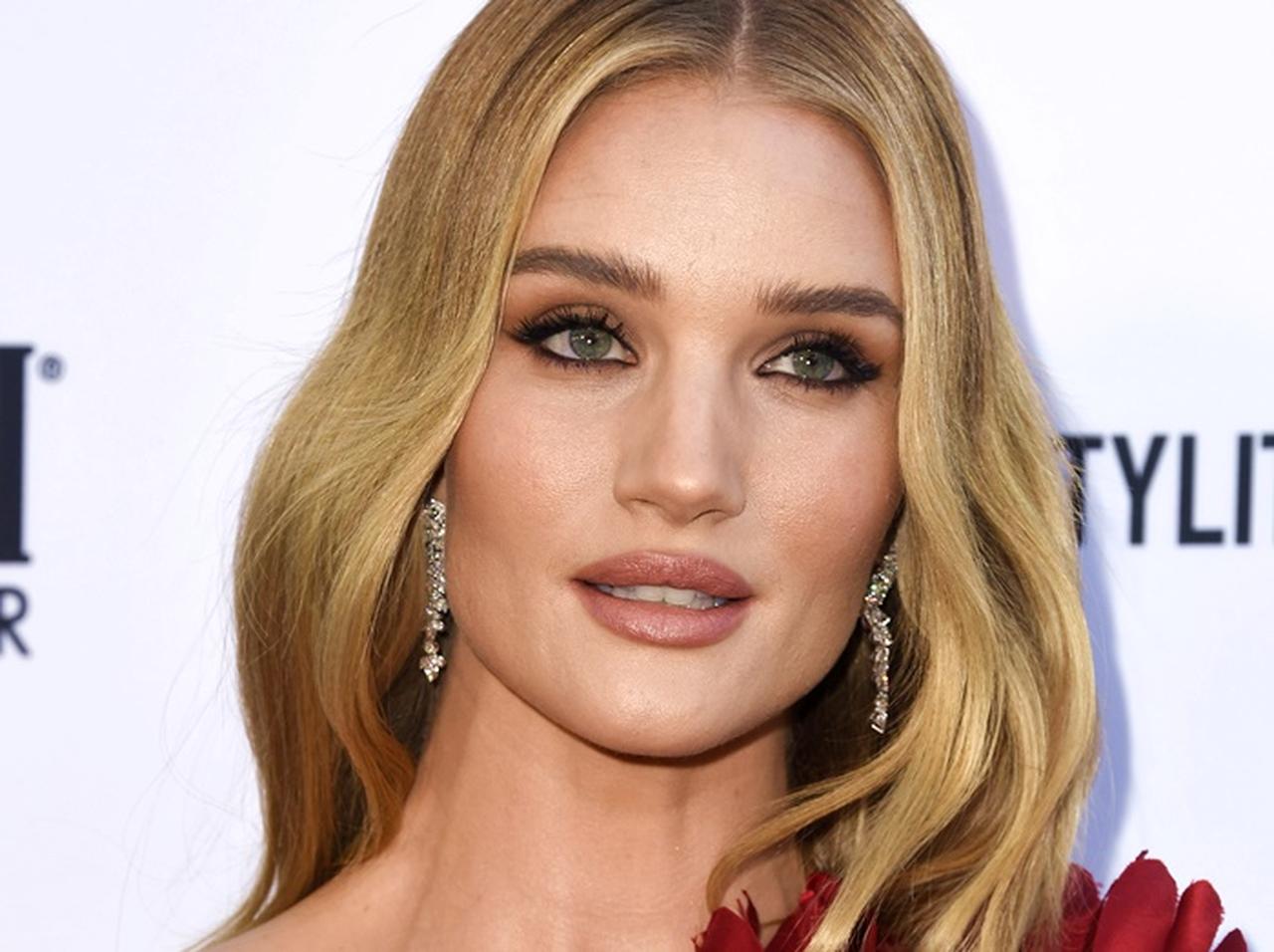 コスメを買い足すならコレ!ロージーの専属メイクが手放せないものとは?