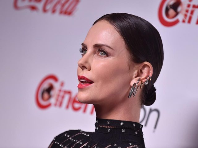 シャーリーズ・セロン、10年間シングル生活を謳歌していることを明かす