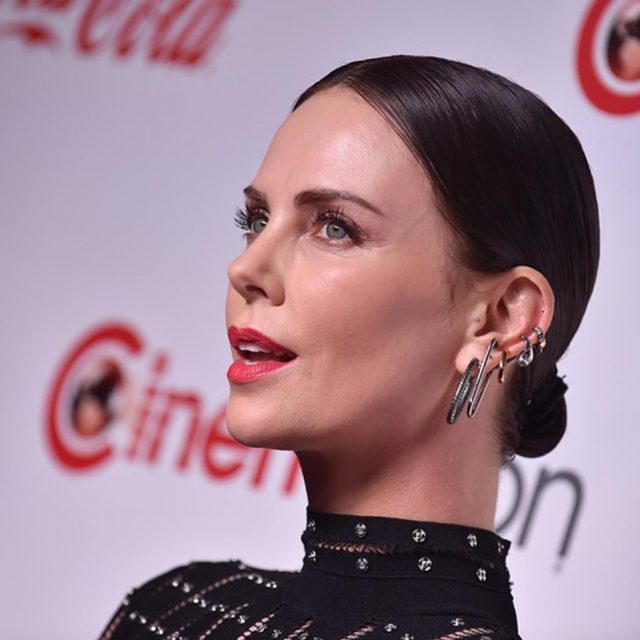 シャーリーズ・セロン、10年間シングル生活を謳歌していることを明かす