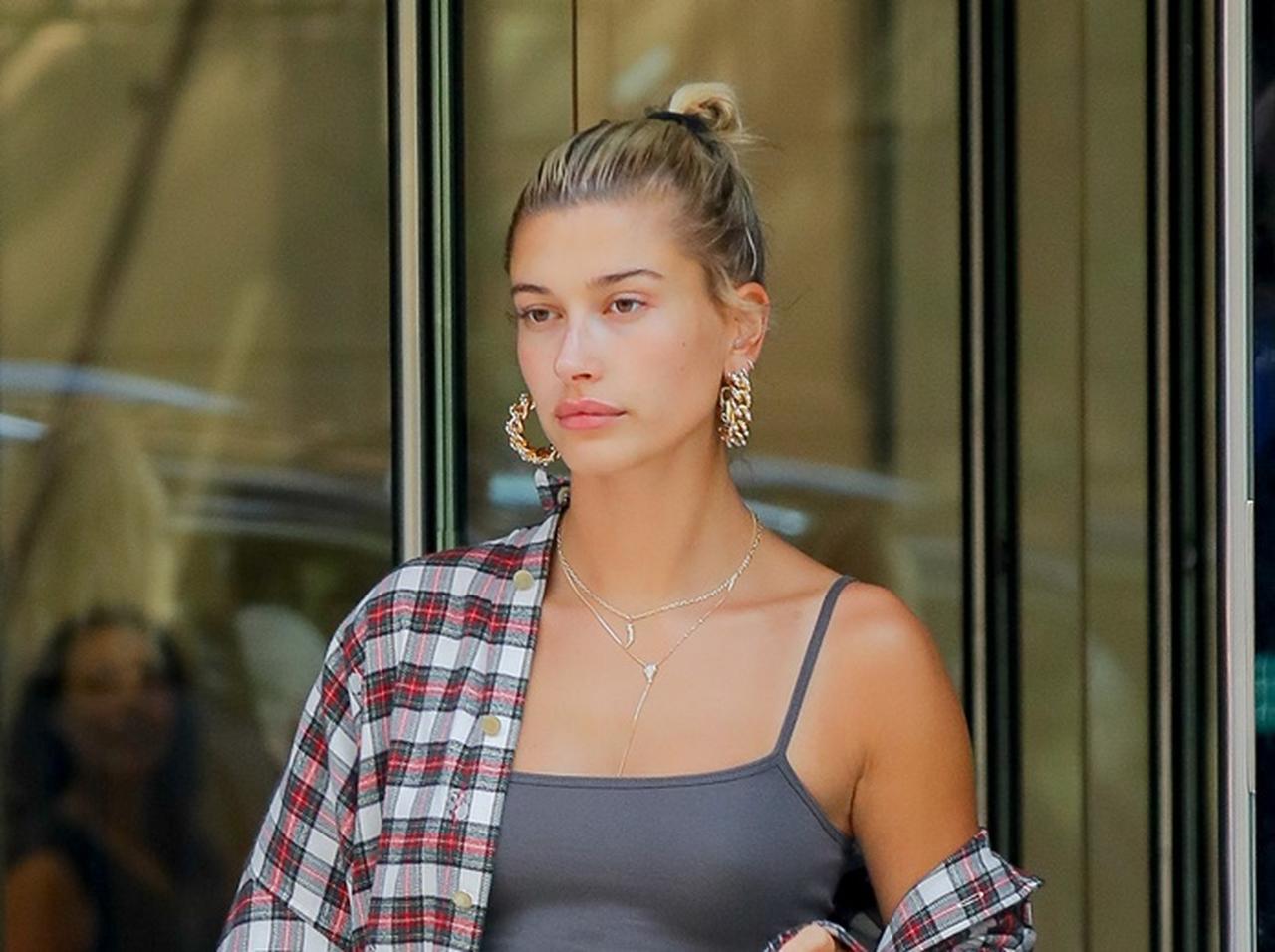 ヘイリー・ビーバー、ジャスティンとの日本食デートで「お～いお茶」をお供に