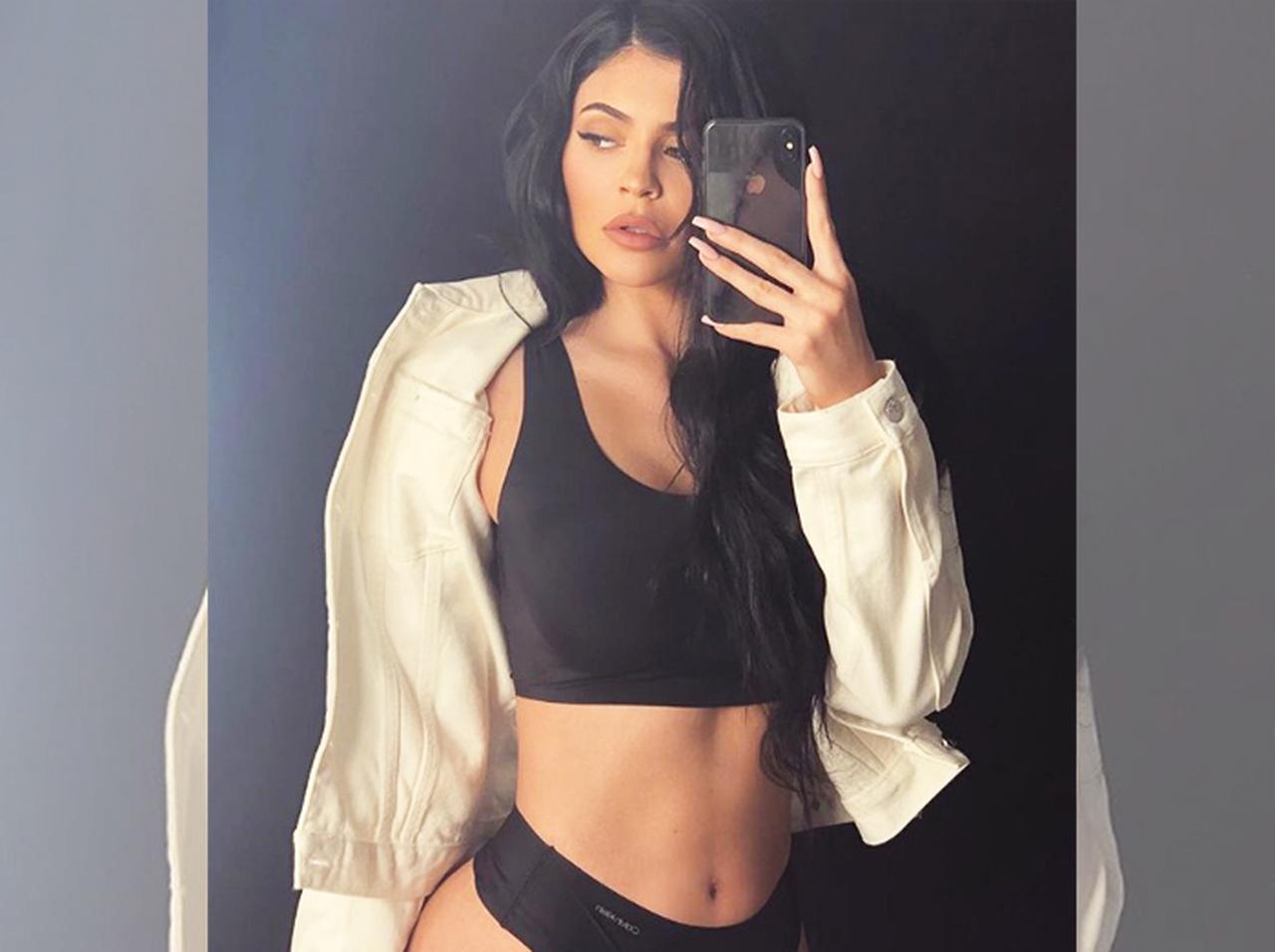 カイリー・ジェンナー、「ぺたんこお腹」の勝因は“アレ”をカットしたこと