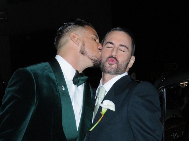 マーク・ジェイコブス、自身の結婚式でもついデザイナーの一面を見せる