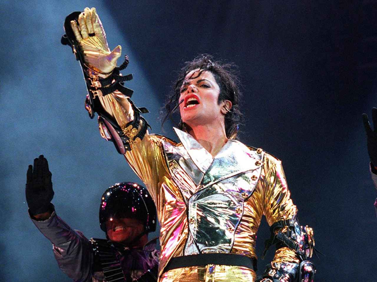 「マイケル・ジャクソンの生まれ変わり」と称される男子高校生が出現