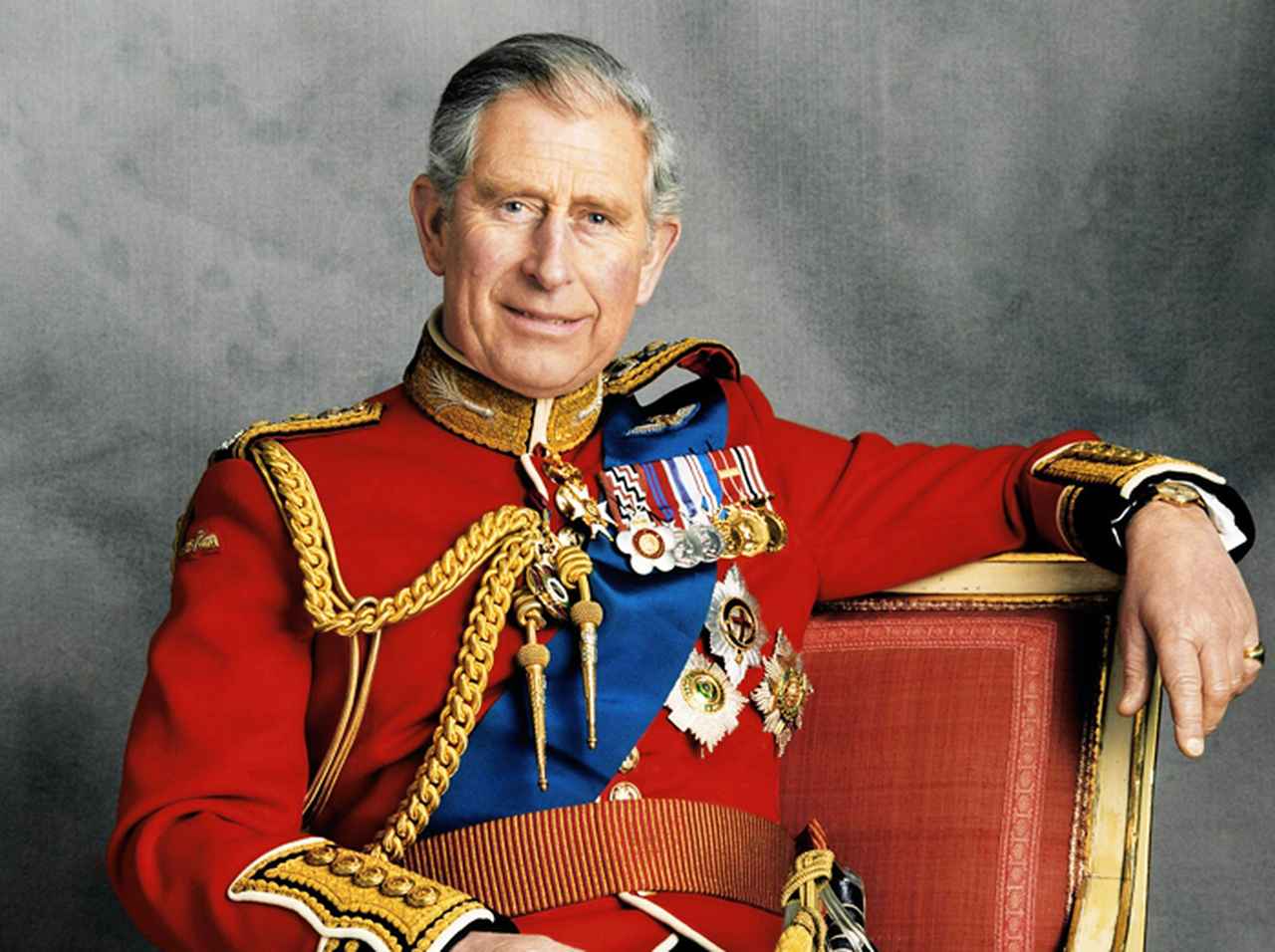 チャールズ皇太子が使用人に「アイロンがけ」させているものが普通じゃない