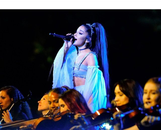 アリアナ・グランデが公開したコーチェラの写真にマック・ミラーの影