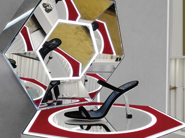 ジュゼッペザノッティ新作、166個のクリスタルで飾られたヒール「Farrah」登場