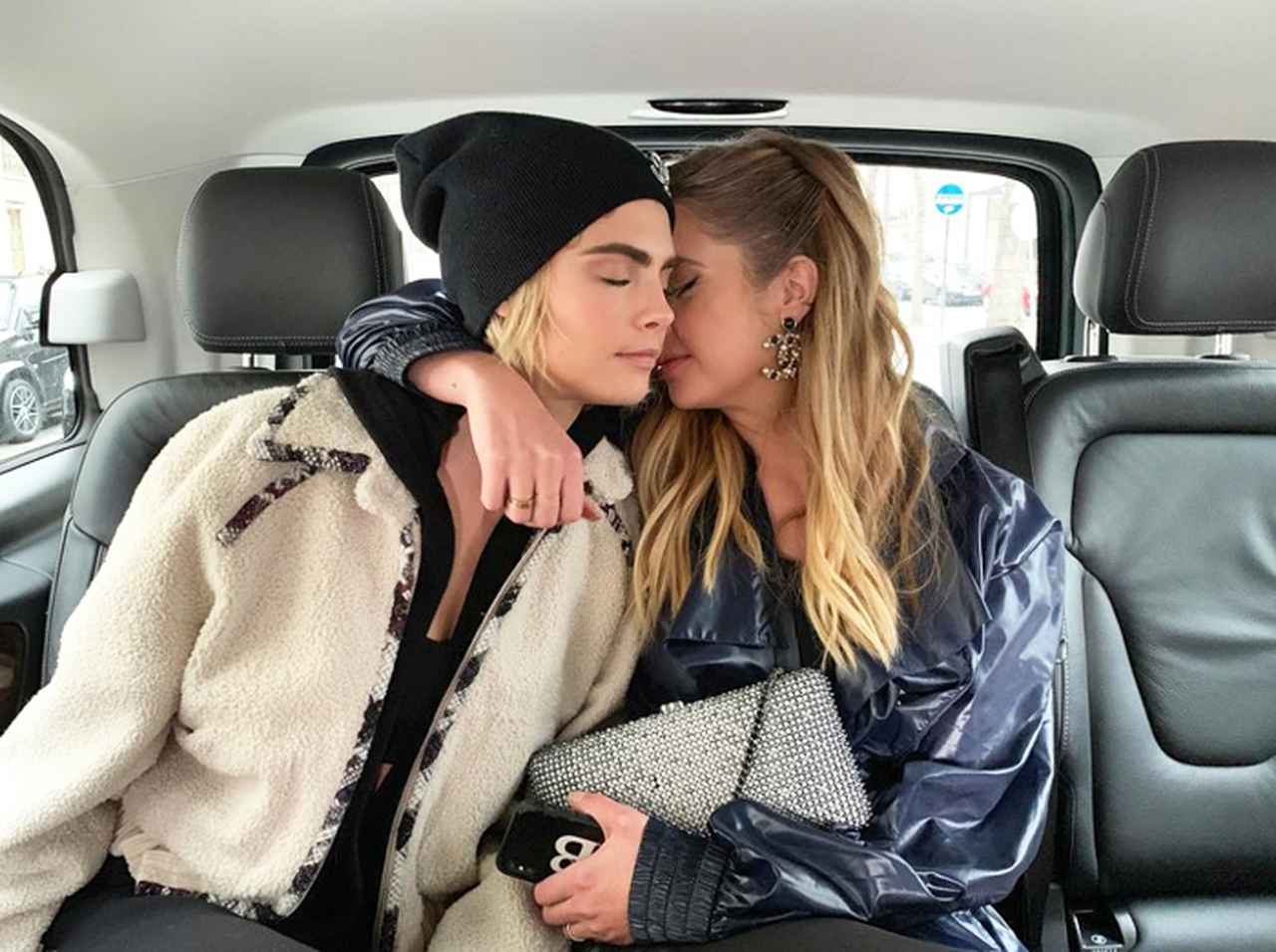 カーラ・デルヴィーニュ＆恋人女優、ファンの「同性愛嫌悪」発言にブチギレる