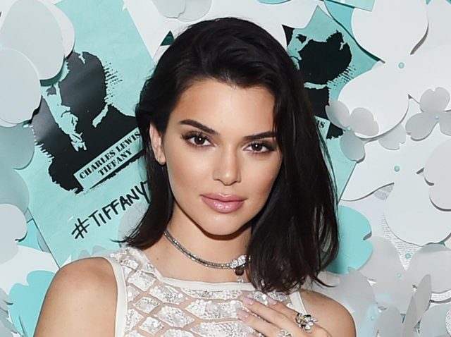 ケンダル・ジェンナーが着用して後悔したトレンドは、日本でも流行ったあのアイテム