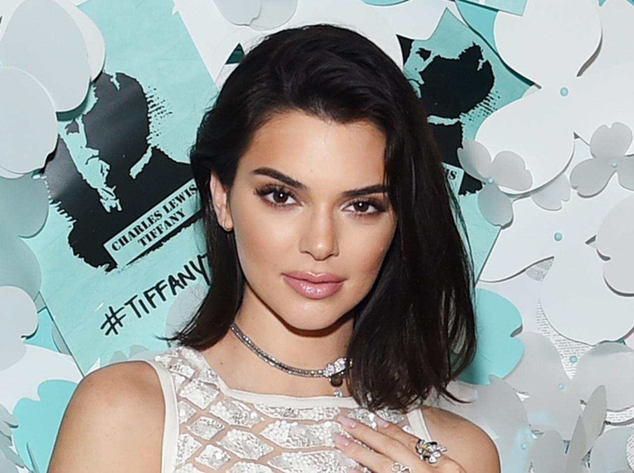 ケンダル・ジェンナーが着用して後悔したトレンドは、日本でも流行ったあのアイテム