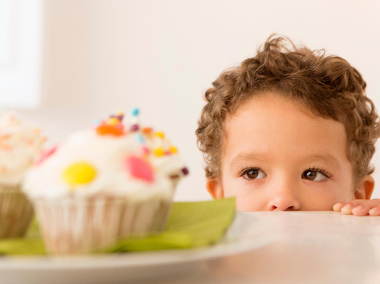 息子のために焼いた誕生日ケーキが「女性器」にしか見えないと母大反省