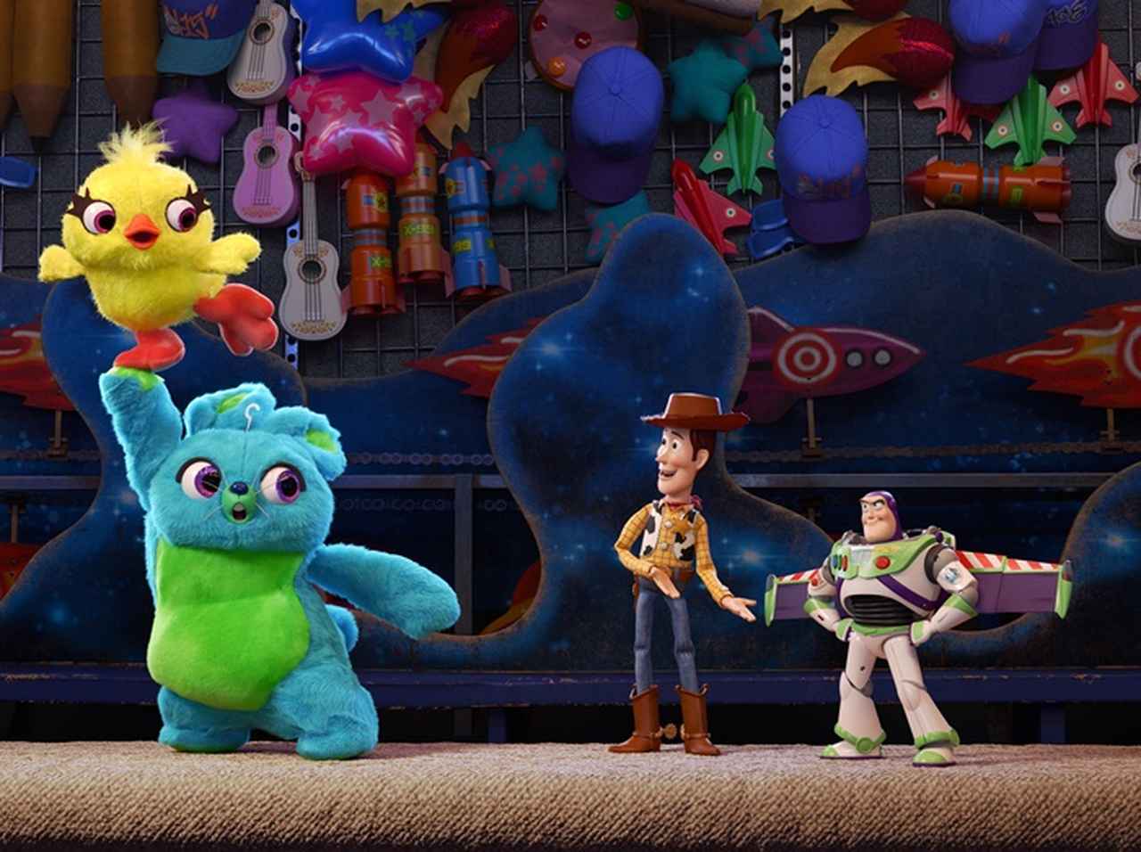 映画『トイ・ストーリー4』日本版と米版でポスターに「大きな差」、何が違う?