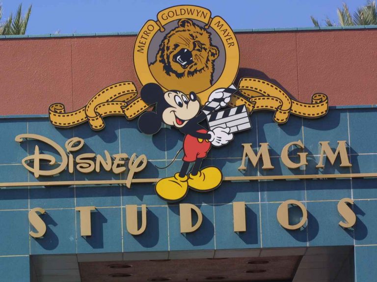 もしディズニーが映画会社をすべて買収したら?ファン作の映画オープニング映像がカオス