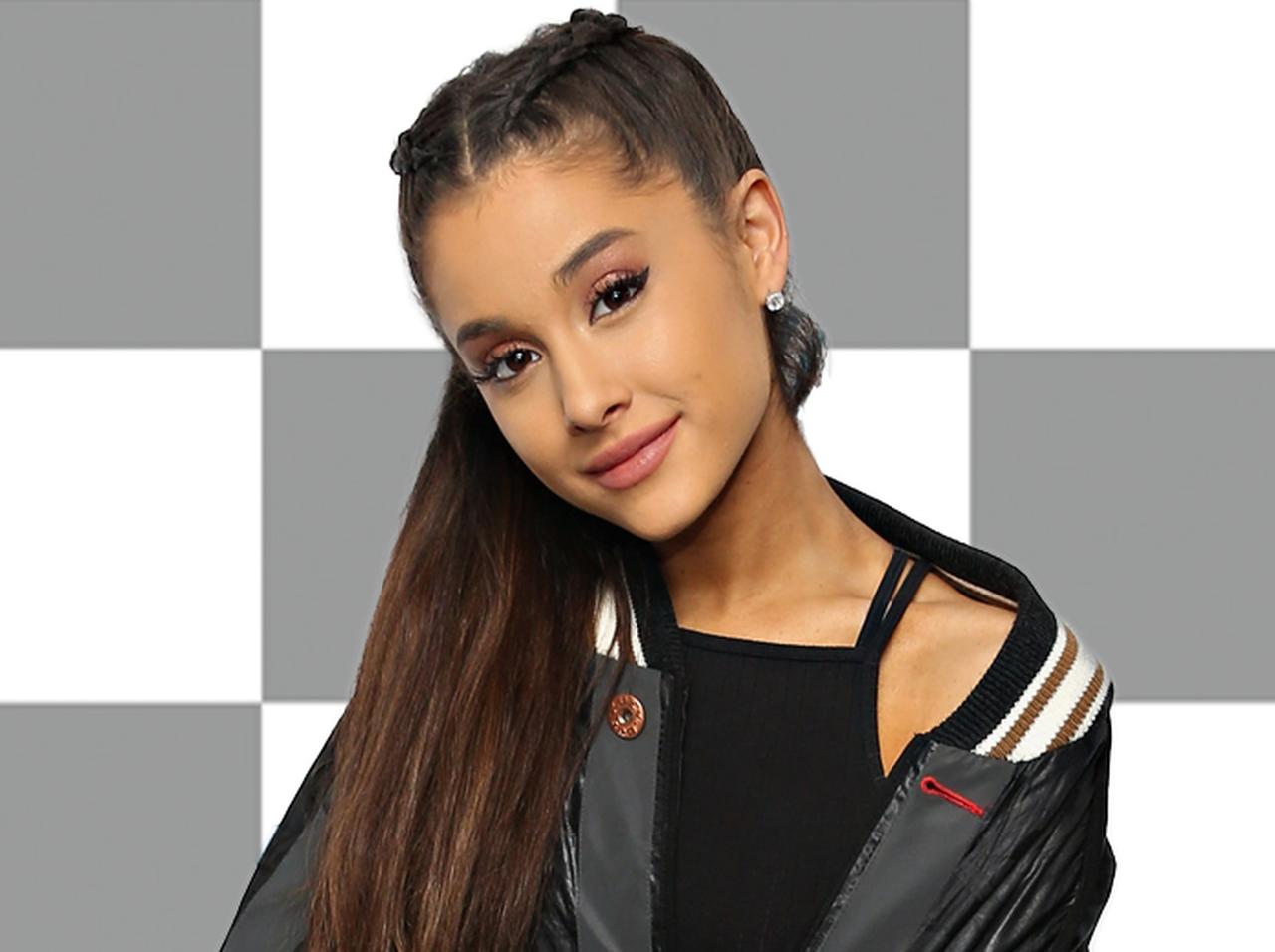 アリアナ・グランデの「厚底スニーカー」が思った以上に“厚底”