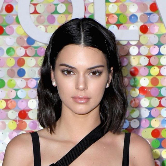 ケンダル・ジェンナー、料理を習う姿がセクシーすぎる