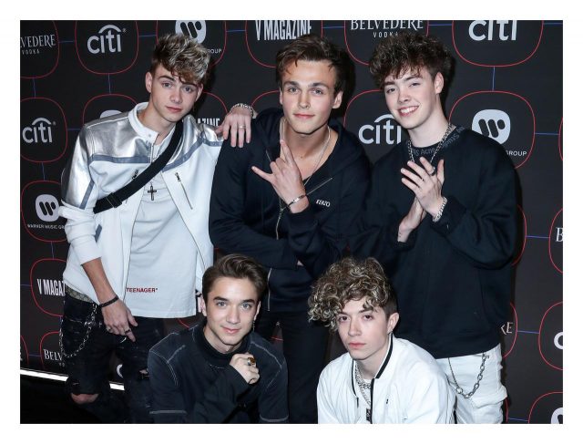 ホワイ・ドント・ウィー、ツアーの盛り上がりぶりがヤバい！バリケード崩壊、ファン乱入…