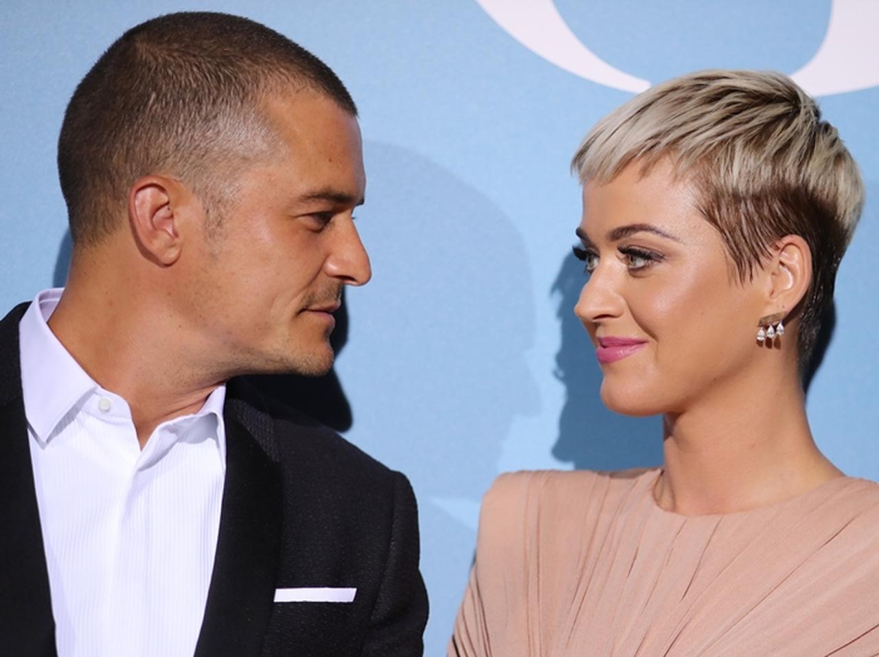 ケイティ・ペリーとオーランド・ブルーム、人目もはばからずイチャつく