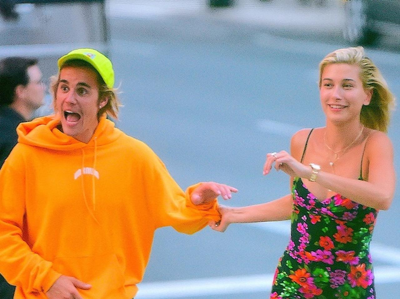 ジャスティン・ビーバー、妻ヘイリーの「乳首が透けてる服」をひやかす