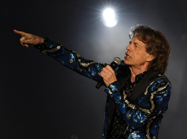 ミック・ジャガー、ツアー延期を発表して初めて姿を現す【写真あり】