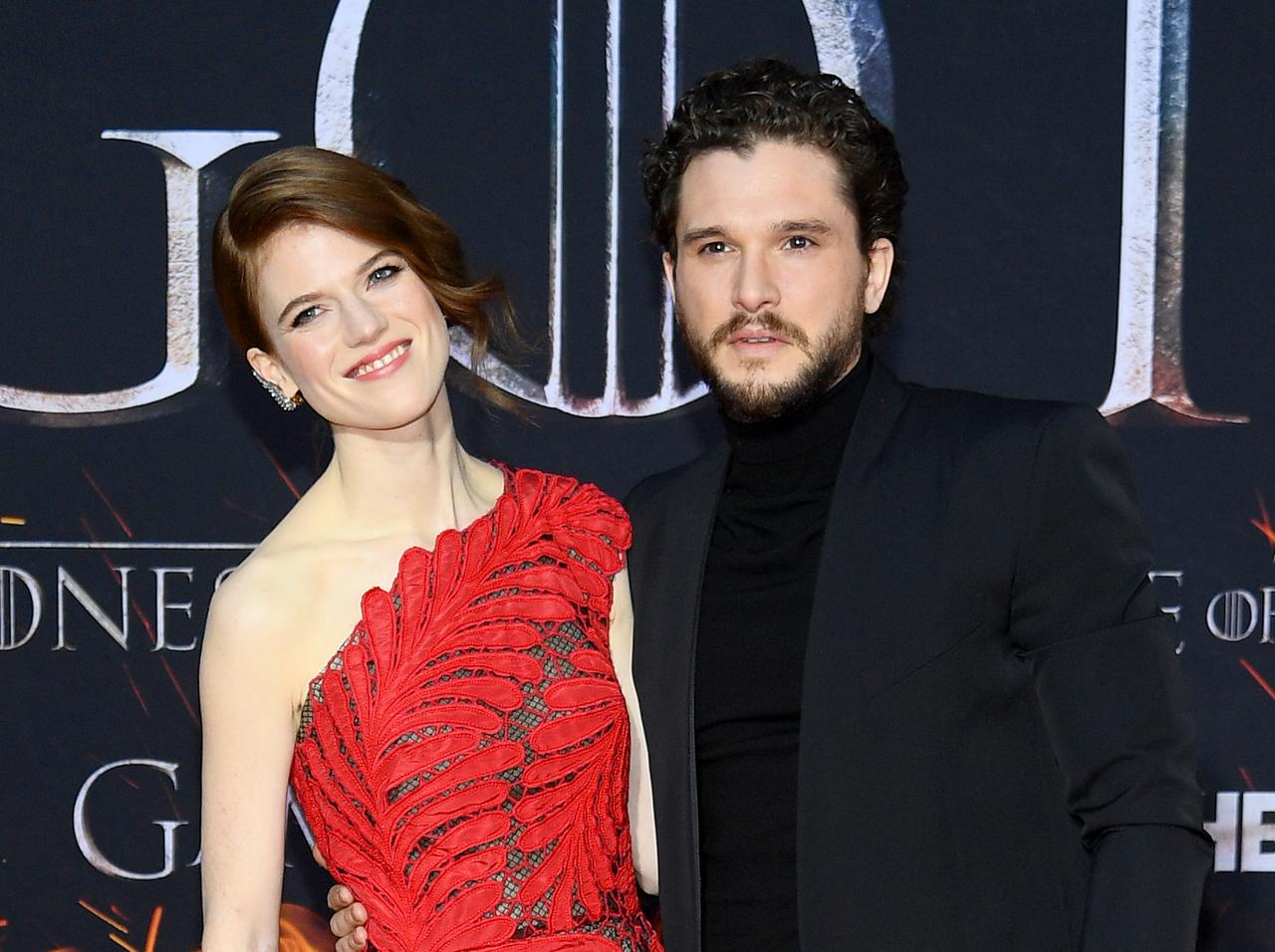 エド・シーラン、新婚キット・ハリントンとローズ・レスリーの家を決める