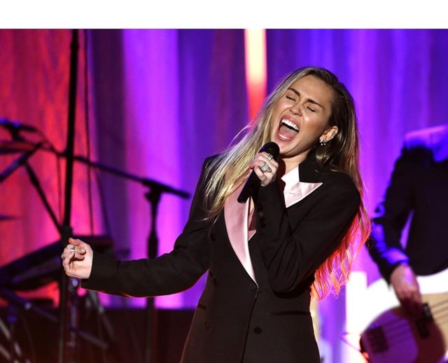 マイリー・サイラス、新曲をファンに聞かせる方法が斬新