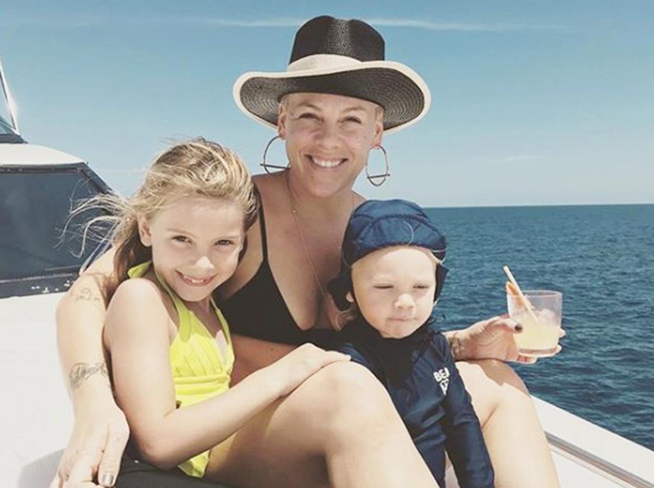 肝っ玉母ちゃんピンクが子供の写真をSNSに投稿するのをやめたワケ