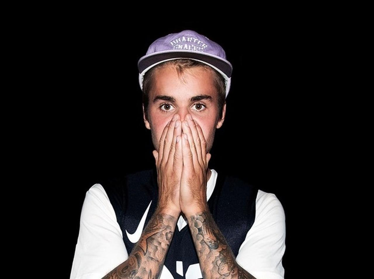 ジャスティン・ビーバー、「裸に見える服」を着た妻に念のため“ある事”を確認