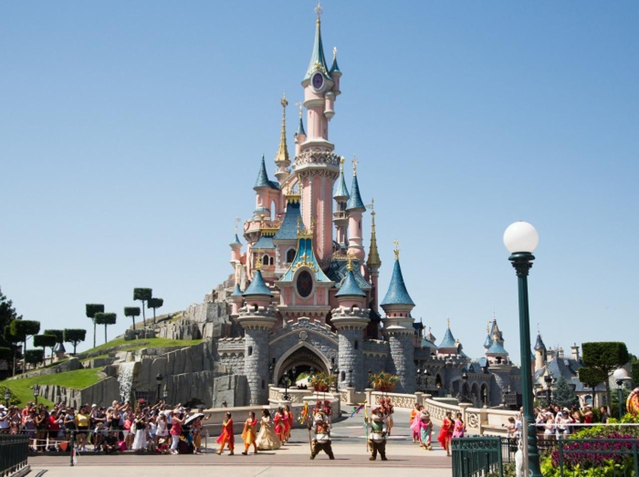 ディズニーランド、使い捨てプラスチック製品を仏パリのパークで全面禁止